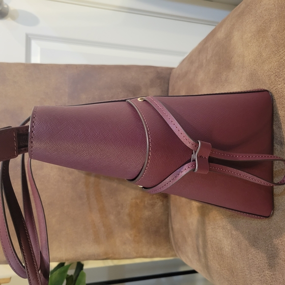 Michael Kors Gilly LeaterTote Bag with Gold Hardware New. - Picture 4 of 9